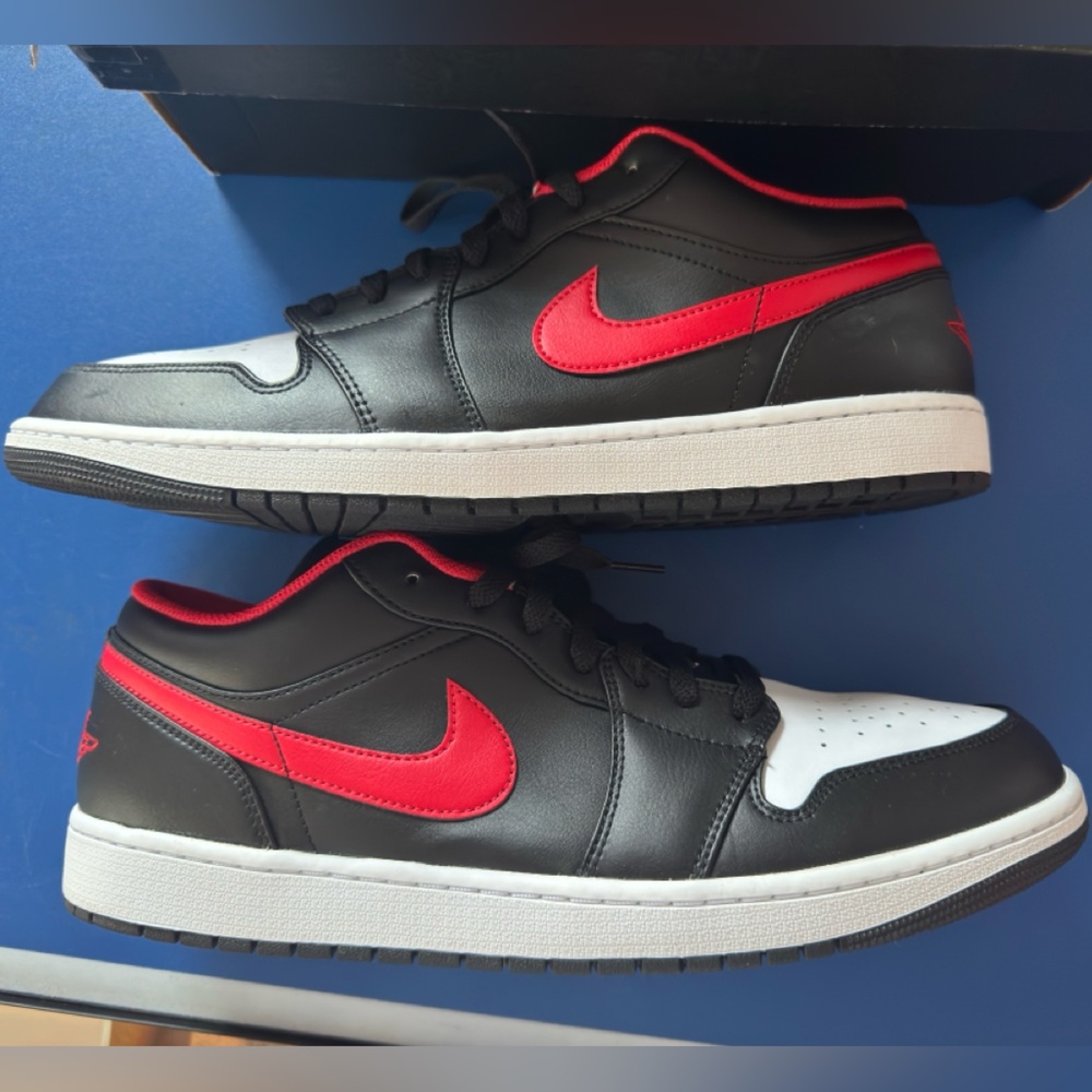EUC Air Jordan 1 Low